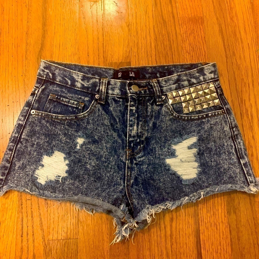 Forever 21 bling distressed jean shorts, size 27
